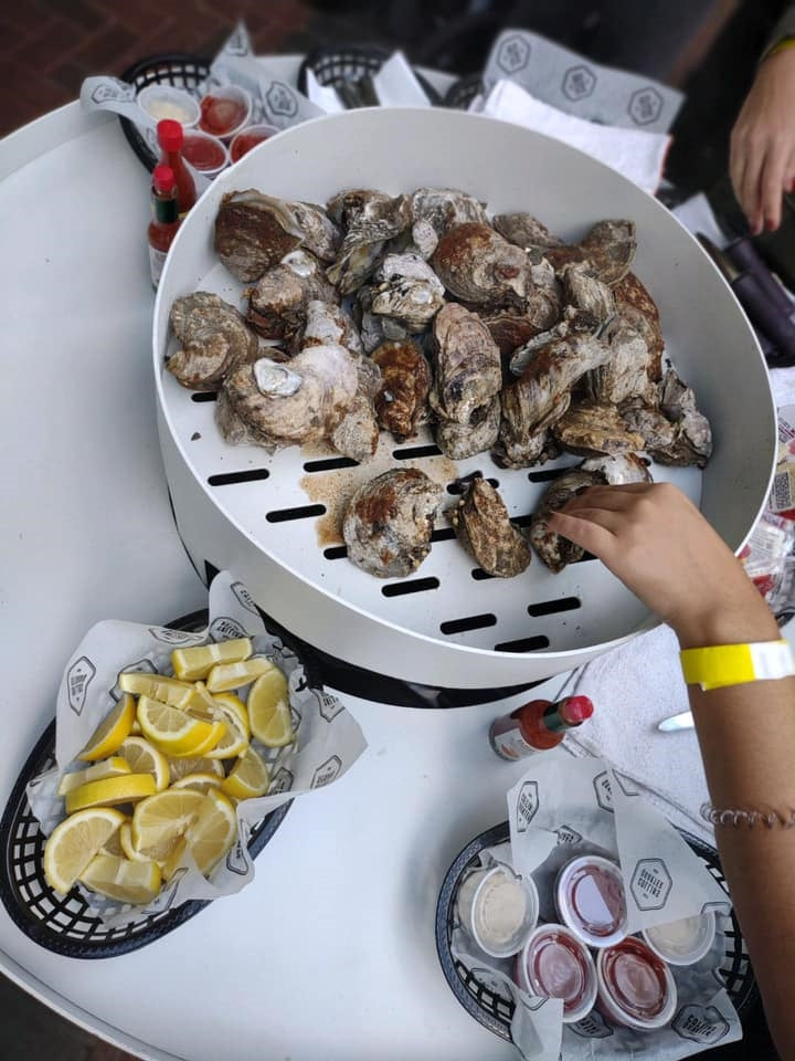 Oyster shucking table for outlet sale